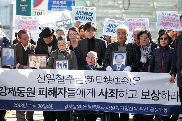 Lee Chun-sik, center, was a victim of Japan’s forced labor during the Japanese colonial rule of Korea.