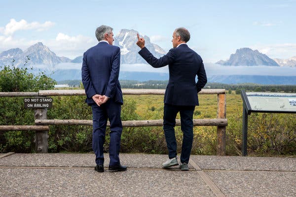 Jerome Powell, the Federal Reserve chairman, left, and Mark Carney, governor of the Bank of England, in Jackson, Wyo., on Friday.