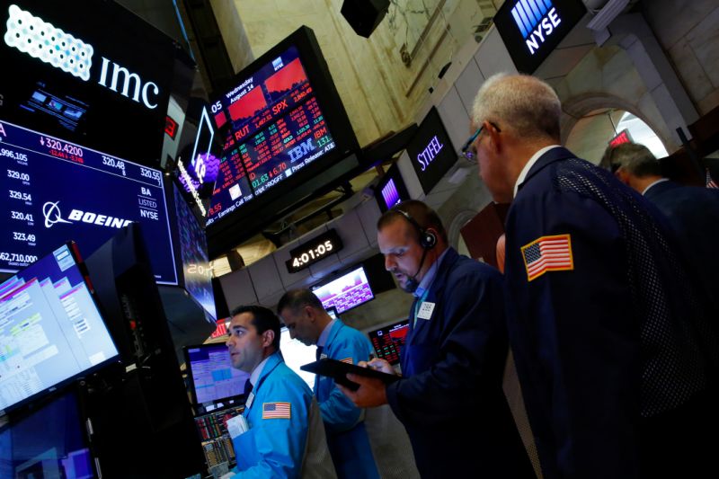 Traders work on the floor at the New York Stock Exchange (NYSE) in New York, U.S., August 14, 2019. REUTERS/Eduardo Munoz