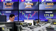 A currency trader watches monitors at the foreign exchange dealing room of the KEB Hana Bank headquarters in Seoul, South Korea, Monday, Aug. 19, 2019. Asian shares were higher Monday, as investors continue to rejigger their read on President Donald 