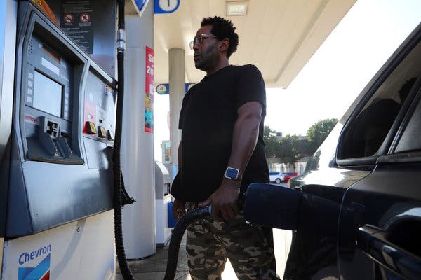 Robert Hubbard filling his tank at a Berkeley, Calif., service station on Monday.