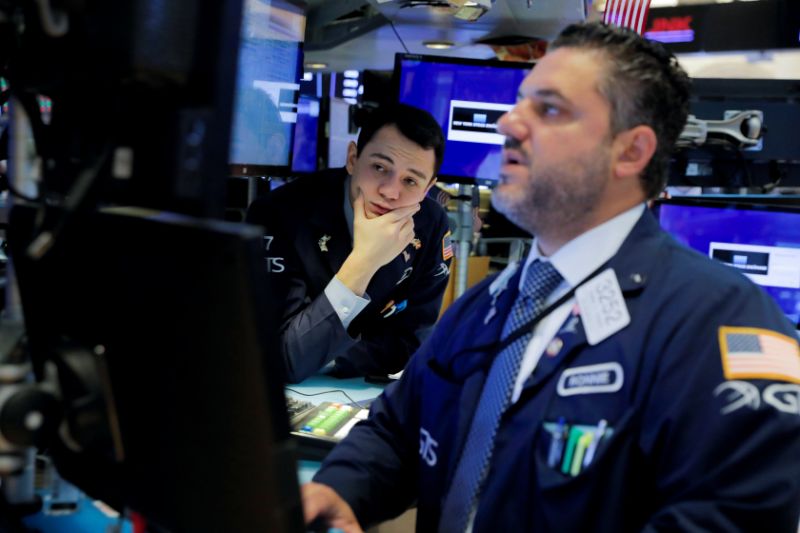 Traders work on the trading floor at the New York Stock Exchange (NYSE) in New York City, U.S., September 3, 2019. REUTERS/Andrew Kelly