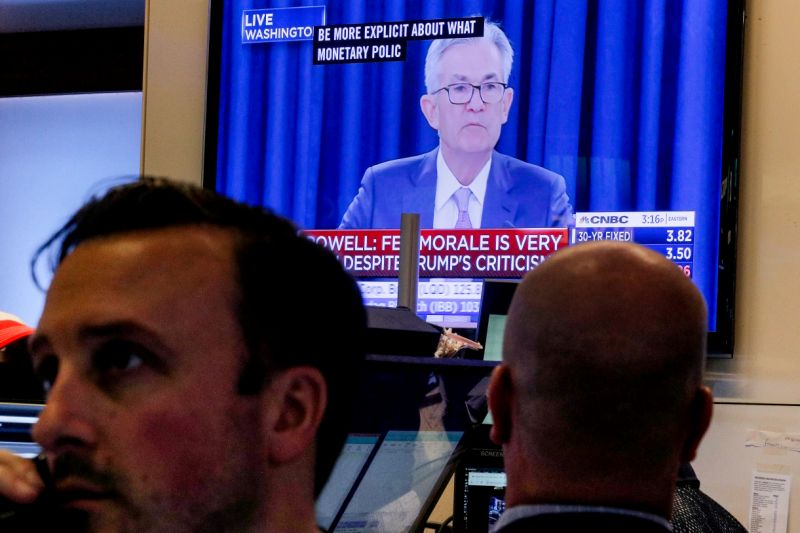 Traders work as a screen shows Federal Reserve Chairman Jerome Powell's news conference after the U.S. Federal Reserve interest rates announcement on the floor of the New York Stock Exchange (NYSE) in New York, U.S., September 18, 2019. REUTERS/Brendan McDermid