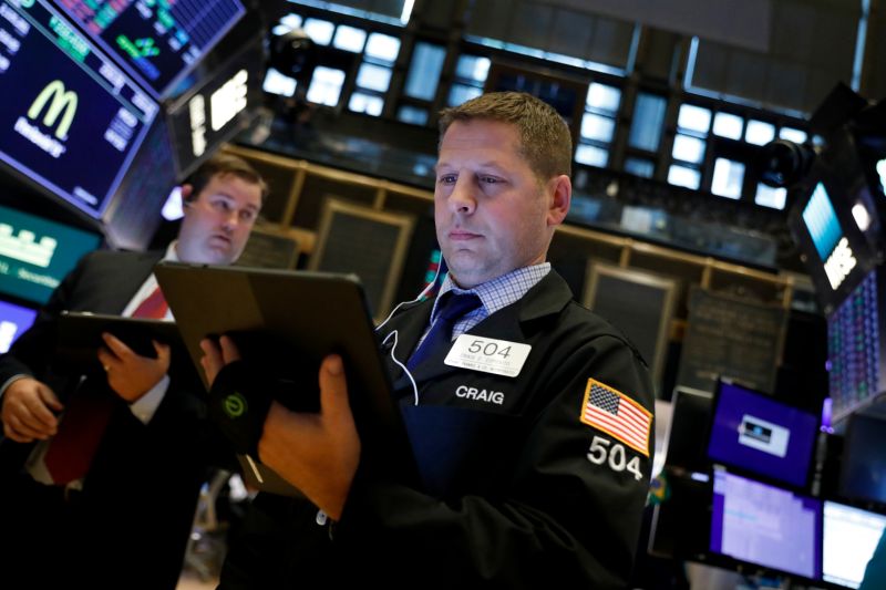 Traders work on the floor at the New York Stock Exchange (NYSE) in New York, U.S., September 18, 2019. REUTERS/Brendan McDermid