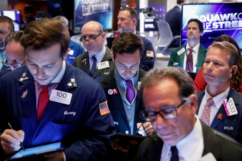 Traders work on the floor at the New York Stock Exchange (NYSE) in New York, U.S., September 18, 2019. REUTERS/Brendan McDermid