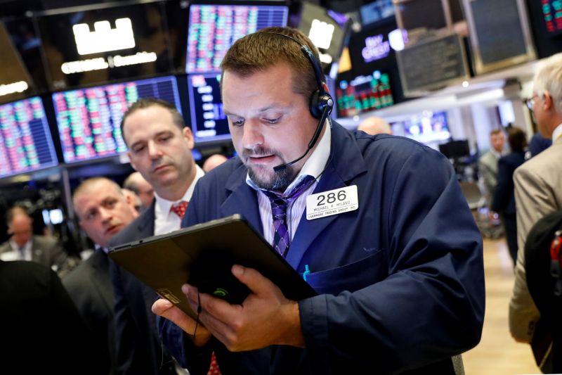 Traders work on the floor at the New York Stock Exchange (NYSE) in New York, U.S., September 23, 2019. REUTERS/Brendan McDermid