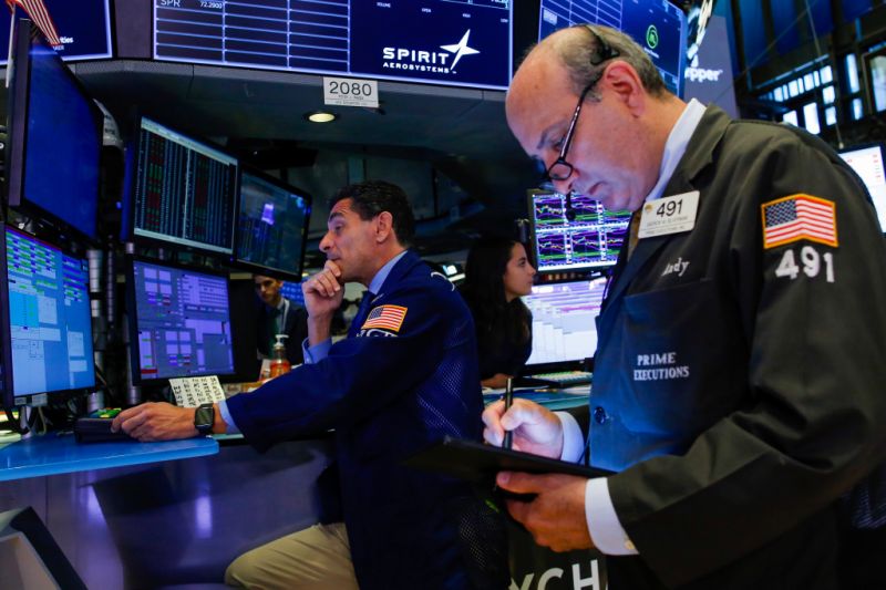 Traders work on the floor at the New York Stock Exchange (NYSE) in New York, U.S., August 13, 2019. REUTERS/Eduardo Munoz