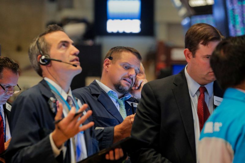 Traders work on the floor at the New York Stock Exchange (NYSE) in New York, U.S., September 18, 2019. REUTERS/Brendan McDermid