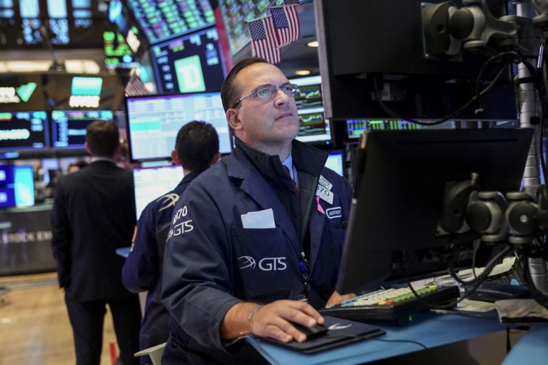 NEW YORK, NY - OCTOBER 11: Traders and financial professionals work at the closing bell on the floor of the New York Stock Exchange (NYSE) on October 11, 2019 in New York City. The Dow Jones Industrial Average was up over 300 points at the close after U.S. President Donald Trump said China and the U.S. reached the first phase of a substantial trade deal. (Photo by Drew Angerer/Getty Images)