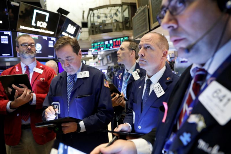 Traders work on the floor at the New York Stock Exchange (NYSE) in New York, U.S., October 28, 2019. REUTERS/Brendan McDermid