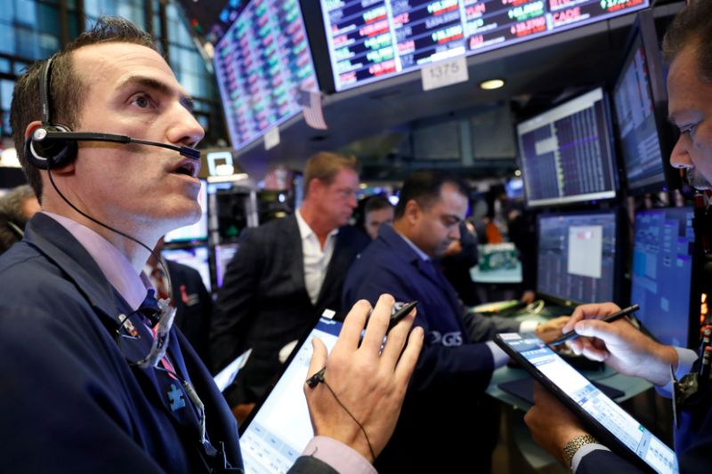 Traders work on the floor at the New York Stock Exchange (NYSE) in New York, U.S., October 3, 2019. REUTERS/Brendan McDermid