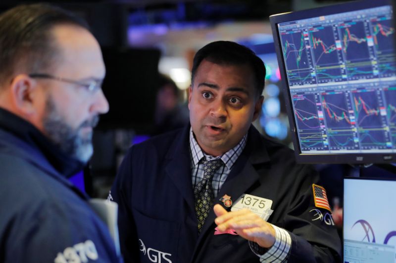 Traders work on the floor of the New York Stock Exchange shortly after the opening bell in New York, U.S., December 3, 2019. REUTERS/Lucas Jackson