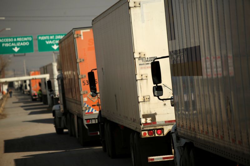 Trucks wait in a queue for border customs control, to cross into the U.S., at the Zaragoza-Ysleta border crossing bridge in Ciudad Juarez, Mexico December 12, 2019. REUTERS/Jose Luis Gonzalez