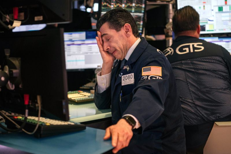 NEW YORK, NY - FEBRUARY 28: Traders work on the floor of the New york Stock Exchange on February 28, 2020 in New York City. Markets continued their downward plunge Friday as continuing fears of a Coronavirus pandemic prompted a sell-off, making for the worst week on Wall Street since 2008. (Photo by Scott Heins/Getty Images)