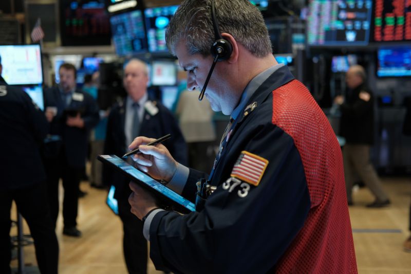 NEW YORK, NEW YORK - MARCH 18: Traders work on the floor of the New York Stock Exchange (NYSE) on March 18, 2020 in New York City. The Dow fell more than 1,200 points today as COVID-19 fears continue to roil world markets. (Photo by Spencer Platt/Getty Images)