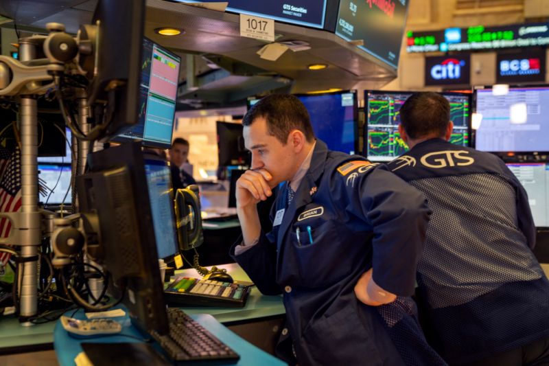 NEW YORK, NY - MARCH 04: Traders work the floor of the New York Stock Exchange (NYSE) on March 4, 2020 in New York City. The news of Democratic presidential candidate, former Vice President Joe Biden's delegate lead after the Super Tuesday primaries helped the market rebound and close at over 1,100 points. (Photo by David Dee Delgado/Getty Images)