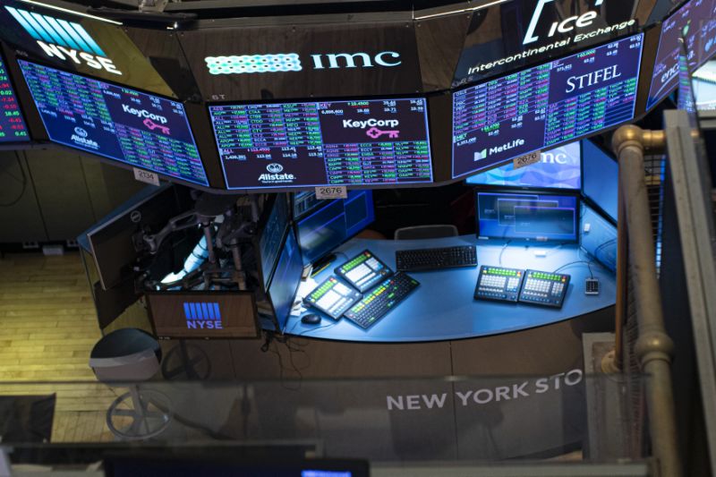 NEW YORK, NY - JANUARY 10: The empty trading floor is seen after the closing of the New York Stock Exchange (NYSE) on January 10, 2020 in New York City. Amid new sanctions on Iran and 145k more U.S. jobs added and wage growth in December, the Dow topped the 29,000 milestone before pulling back to 28,823.77. (Photo by Kena Betancur/Getty Images)