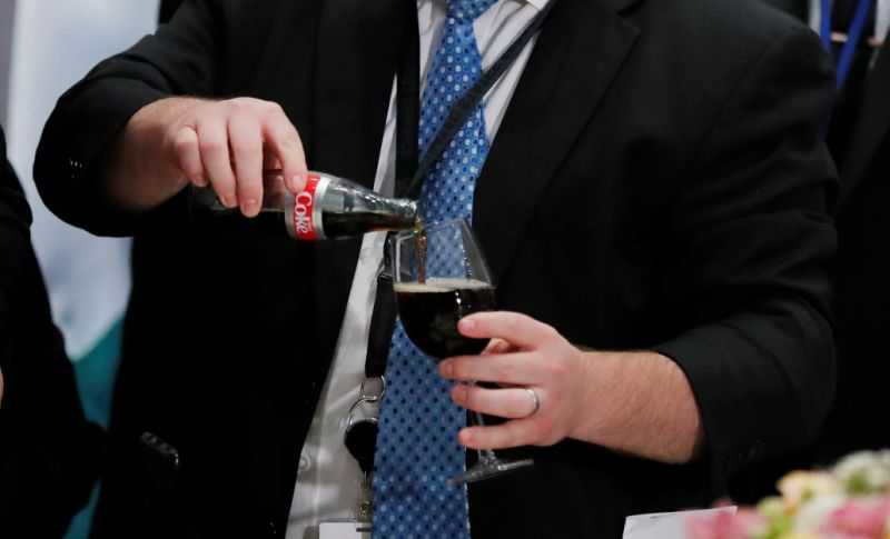 A White House staff member from the presidential food service pours a Diet Coke for U.S. President Donald Trump before the start of a luncheon for world leaders at the United Nations during the 73rd session of the United Nations General Assembly in New York, U.S., September 25, 2018. REUTERS/Carlos Barria