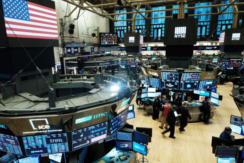 NEW YORK, NEW YORK - MARCH 20: Traders work on the floor of the New York Stock Exchange (NYSE) on March 20, 2020 in New York City. Trading on the floor will temporarily become fully electronic starting on Monday to protect employees from spreading the coronavirus. The Dow fell over 500 points on Friday as investors continue to show concerns over COVID-19. (Photo by Spencer Platt/Getty Images)