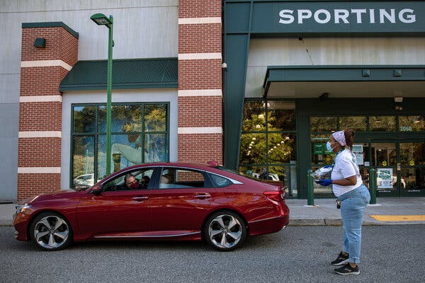 When the pandemic forced Dick’s Sporting Goods to close its hundreds of stores in March, the retailer hustled to set up curbside pickup within two days.