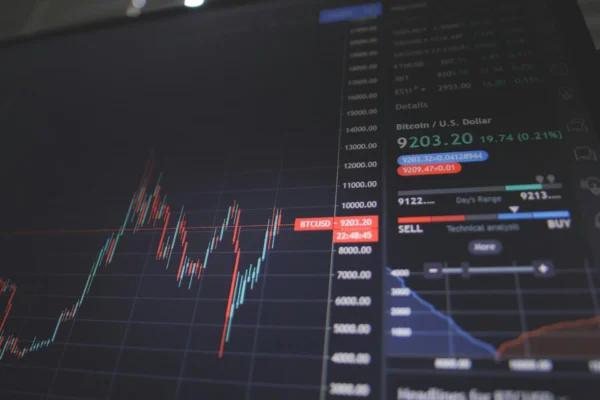 Como Investir em Dólar e se Proteger das Oscilações do Câmbio